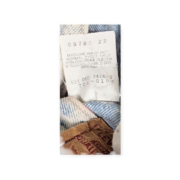 Vintage Levi's W26 L30 Acid Wash Jeans - High Rise 501s (Estimated) - Picture 11 of 11